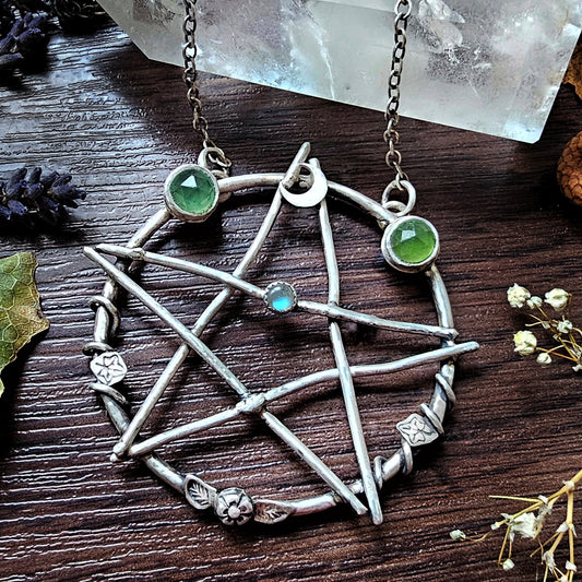 Woods Witch Pentacle 2 ~ Serpentine & Moonstone
