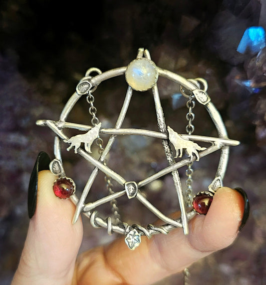 Howling Wolves at Full Moon Pentacle